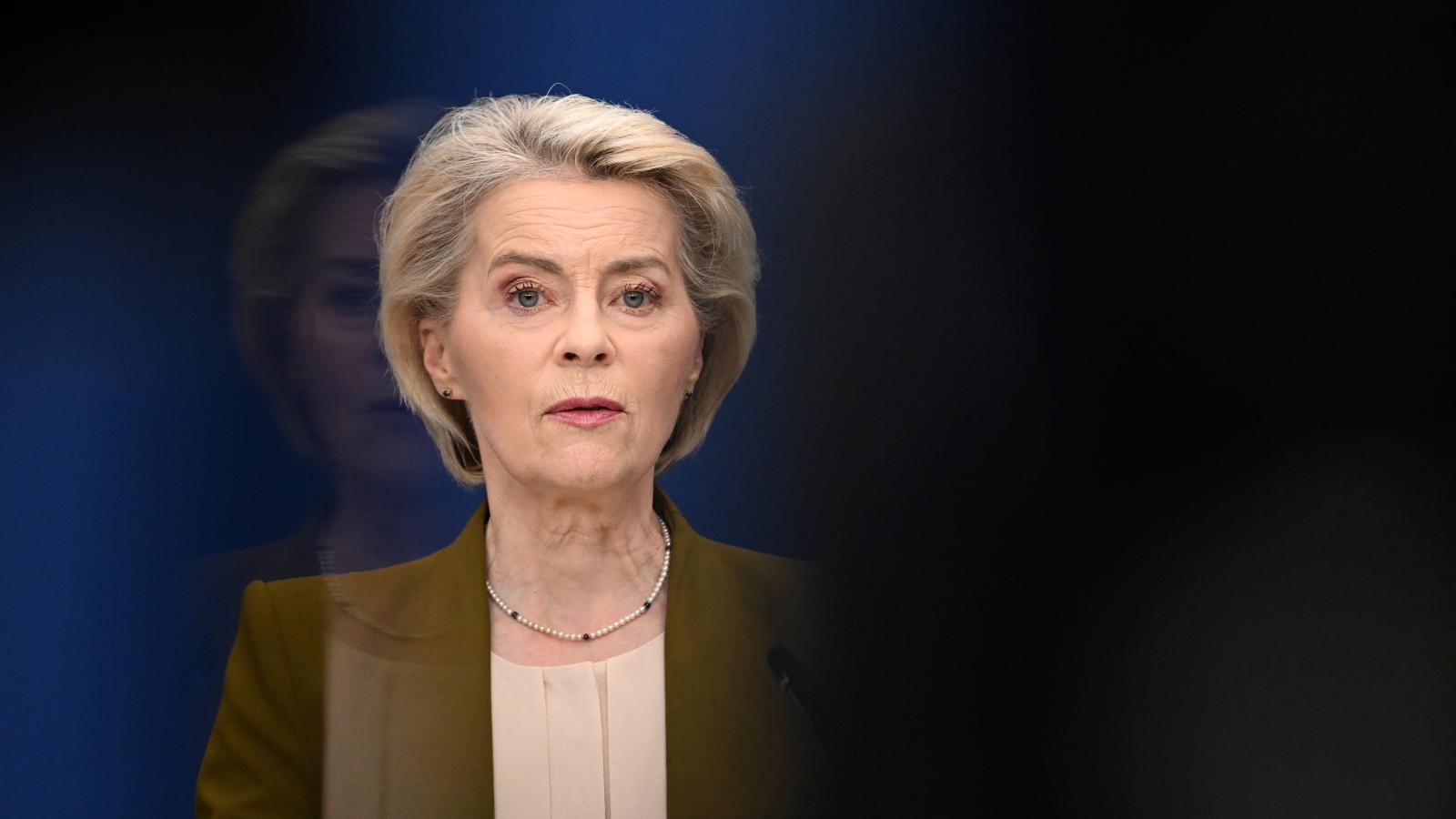 Bár az Európai Bizottság elnöke, Ursula von der Leyen azt remélte, a magyar kormányváltással könnyebb lesz a szankciós politika Oroszország ellen, ez nem lett így