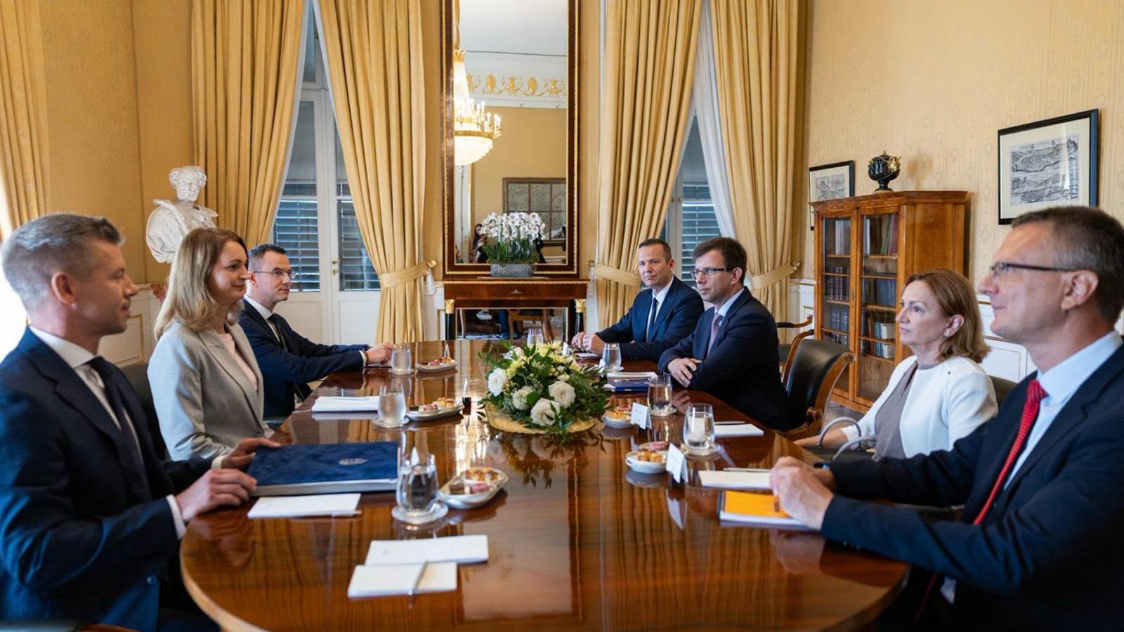 Frakcióvezetői találkozó az ideiglenes államfőnél. Amit a Fidesz jelenleg képvisel, nem alkalmas új szavazók megszólítására.