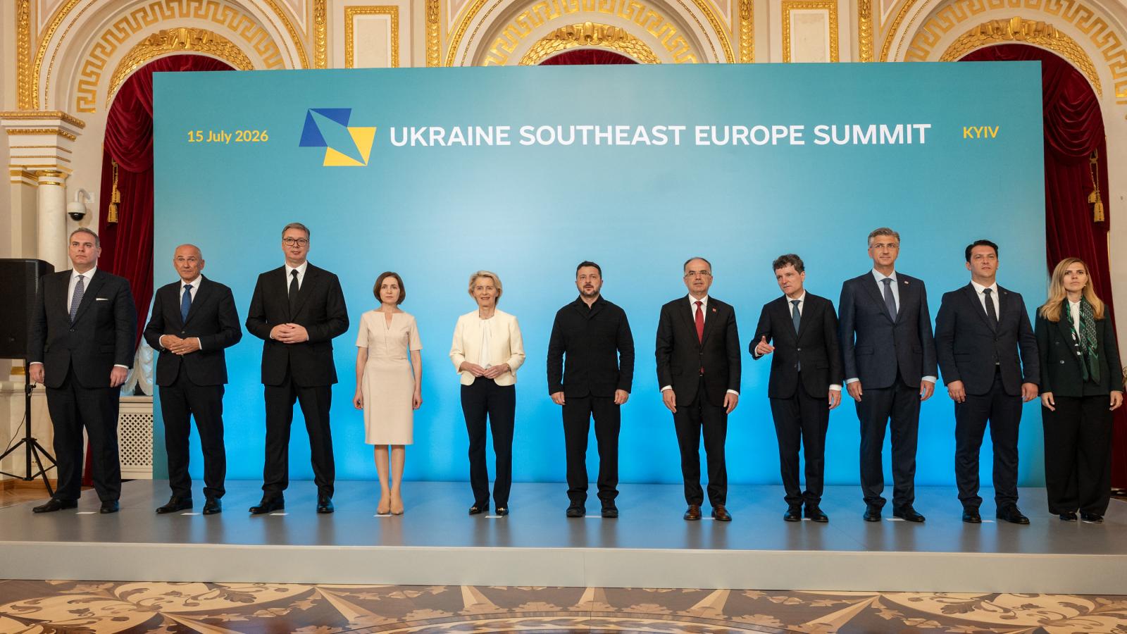 Vučić idén július 15-én Kijevbe utazott egy több európai vezetőből álló kibővített delegáció tagjaként, ez az a látogatás készítette elő a terepet Zelenszkij történelmi jelentőségű belgrádi látogatásához.
