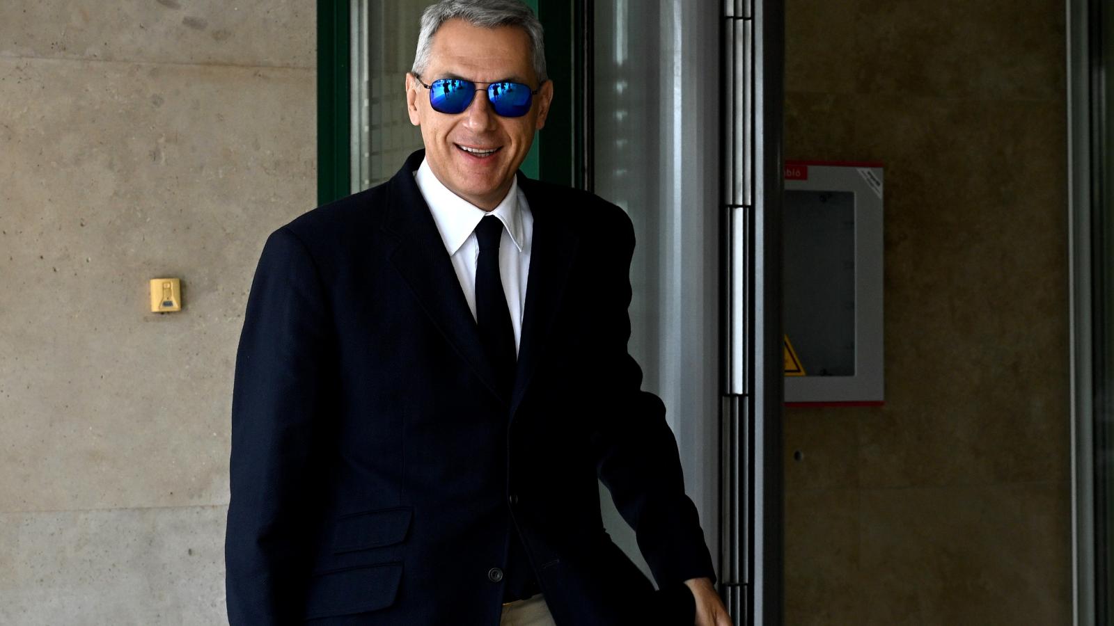 Lázár János, a Fidesz országgyűlési képviselője érkezik a párt parlamenti frakciójának ülésére a Képviselői Irodaházba 2026. július 21-én