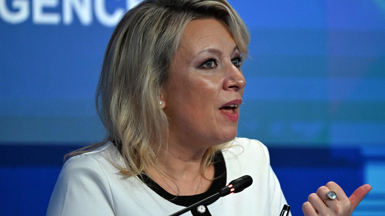 Marija Zaharova külügyi szóvivő azzal vádolta Ukrajnát, hogy „arcátlan terrorcselekményeket” követ el a hajózás ellen, Oroszország saját csapásairól viszont említést sem tett