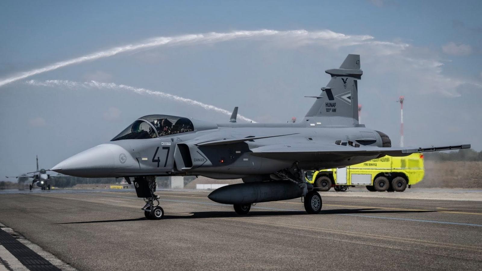 Képünk illusztráció, Gripen kecskeméti vitéz Szentgyörgyi Dezső 101. Repülődandár bázisán
