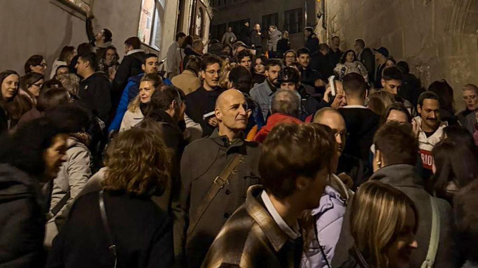 A Salons de Modeste fesztivál a svájci Fribourgban – ismeretlenek barátkoznak, együtt ünnepeltek.
