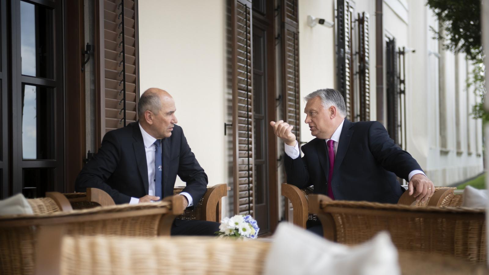 Orbán Viktor és Janez Jansa a Karmelita kolostorban 2023. május 4-én