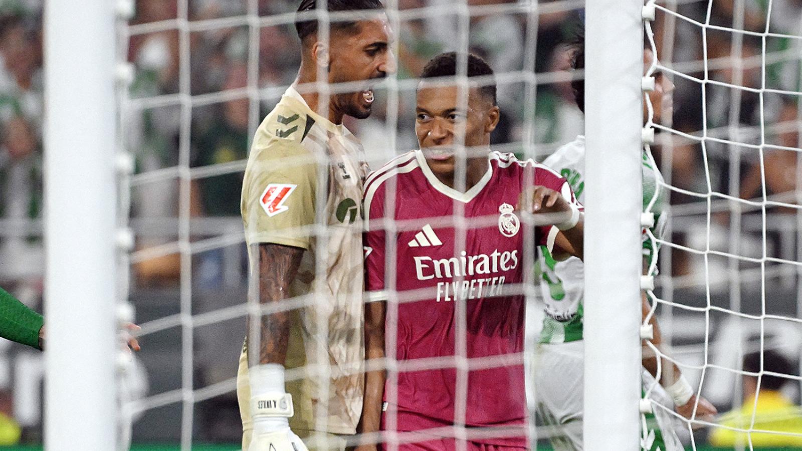A királyi gárda 1-0-ra kikapott Sevillában a Betistől úgy, a legfőbb rontópál, Kylian Mbappé még tizenegyest is hibázott