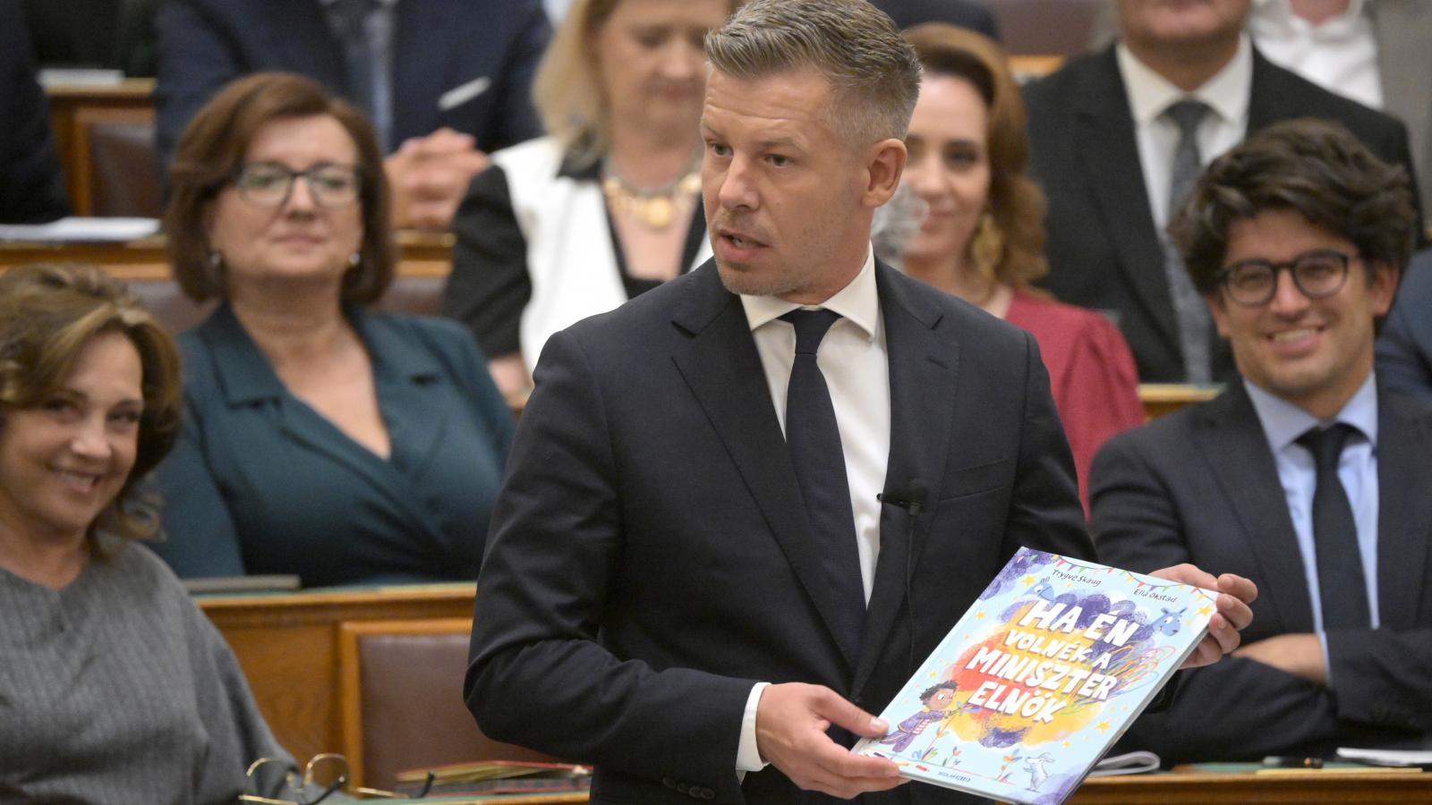 Magyar Péter a Ha én lennék a miniszterelnök című mesekönyvvel