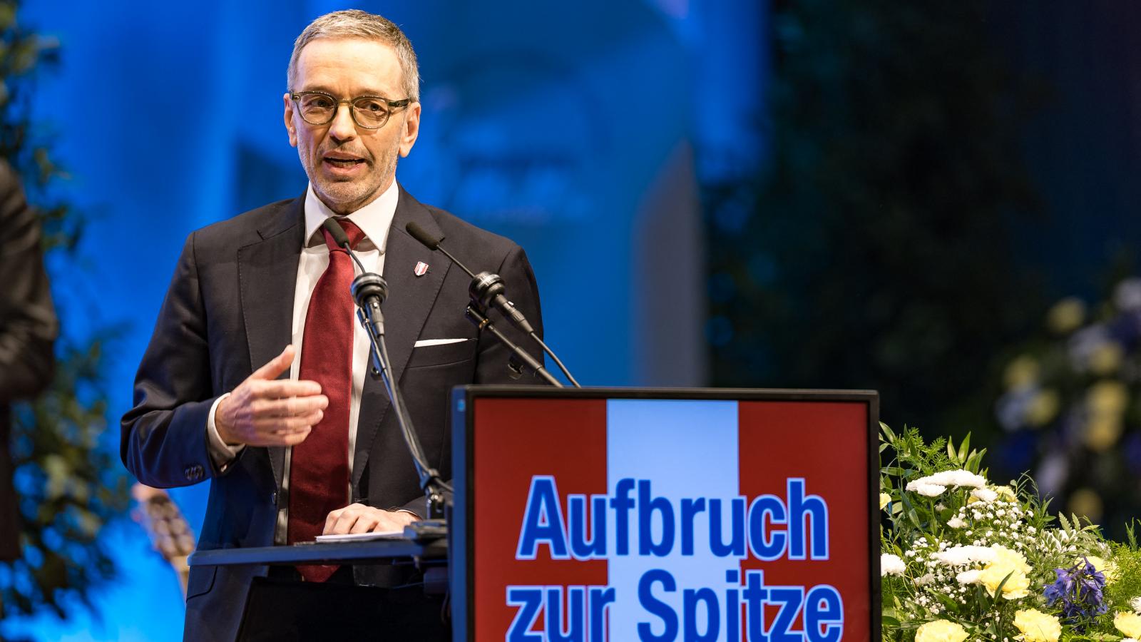 Herbert Kickl, az Osztrák Szabadságpárt vezetője egyelőre nem ejtett szót az Ausztriát megrázó ügyben