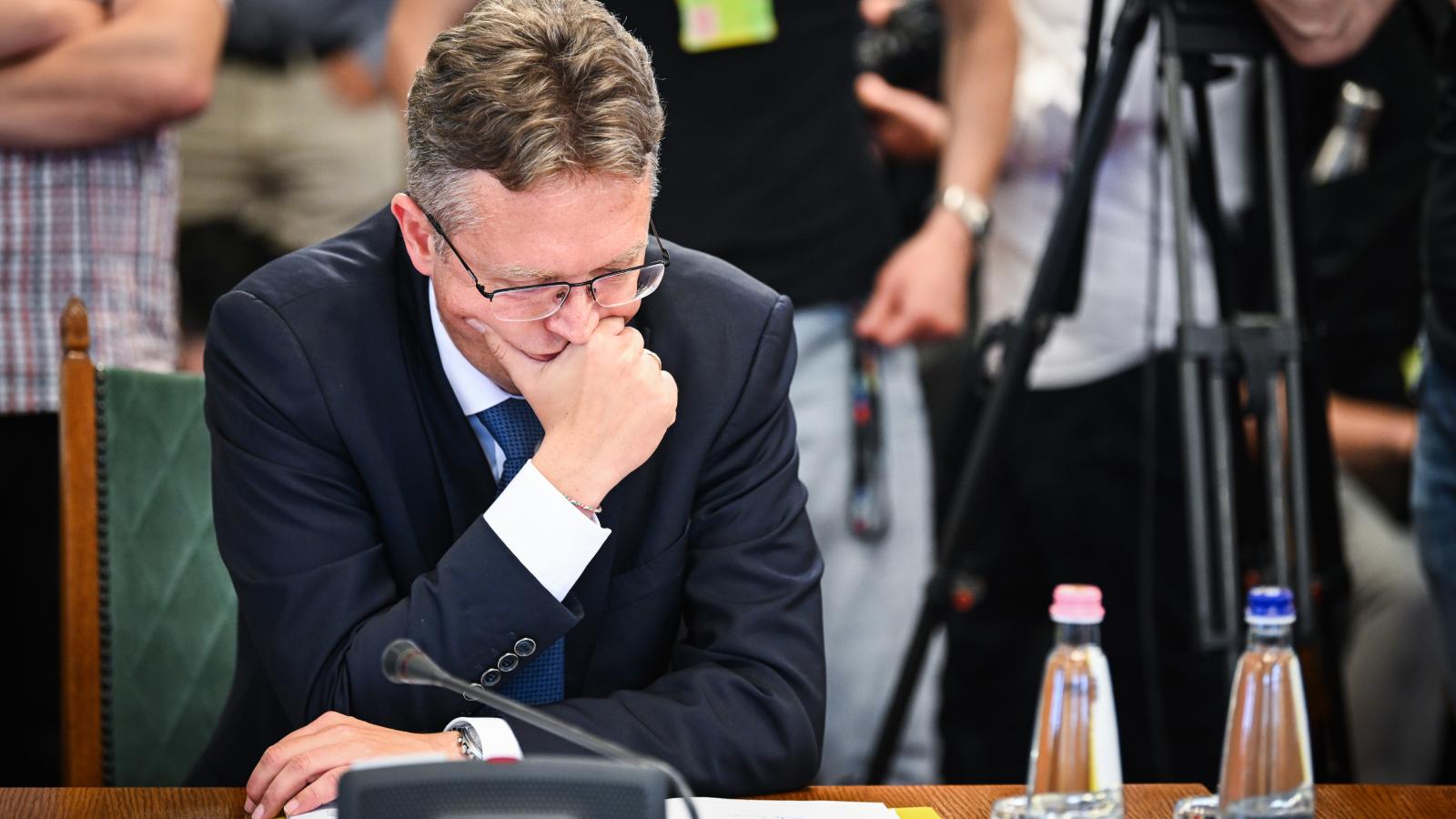 Hankó Balázs a nyomozás mögött „tudatosan gerjesztett gyűlöletet” sejt, mégpedig annak érdekében, hogy ezzel elrettentsék a „polgári civil szervezeteket, kulturális szereplőket a keresztény, nemzeti, polgári oldaltól”. Mindezt azzal a céllal, hogy egy „ne