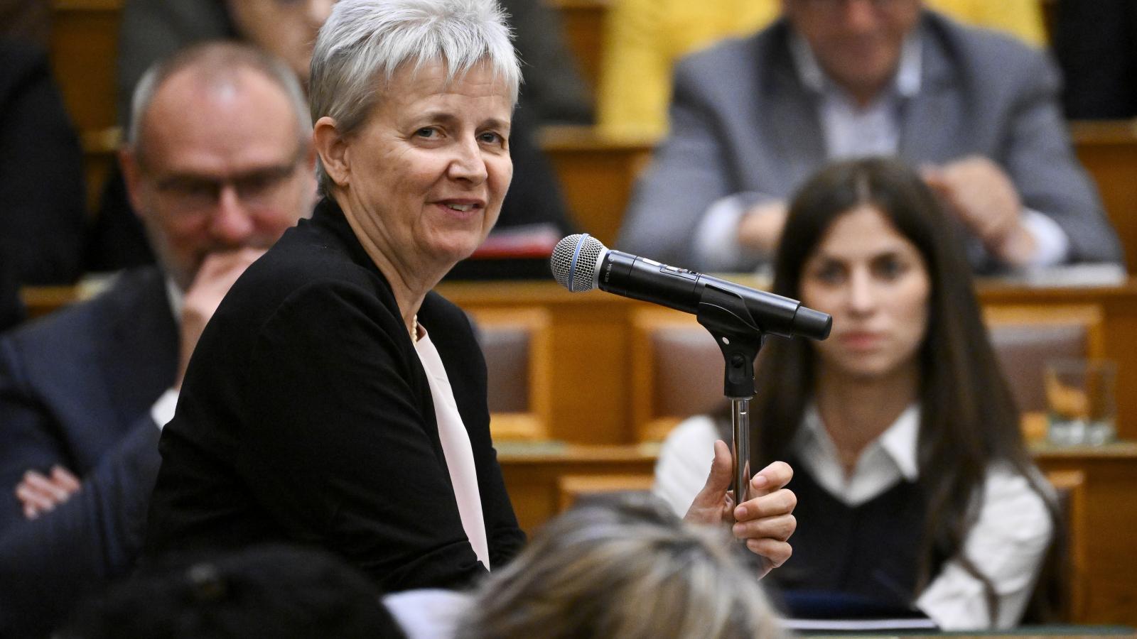 Lannert Judit oktatási és gyermekügyi miniszter felszólal az Országgyűlés plenáris ülésén