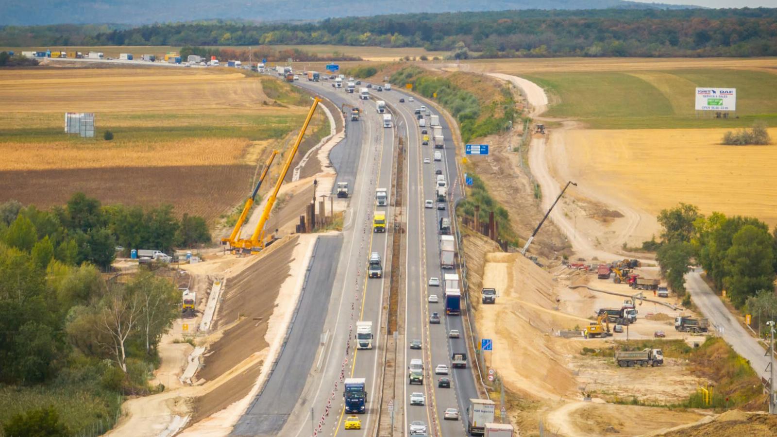 Sztrádák épülnek és megújulnak, míg a csatlakozó úthálózat minősége tovább romlik