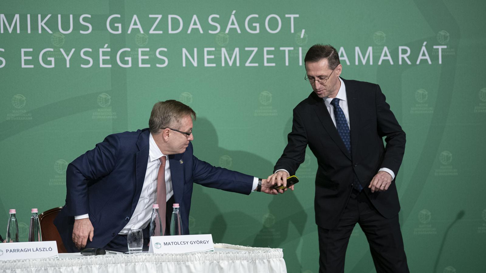 Matolcsy György jelentős mínusszal adta át a stafétát utódjának, Varga Mihálynak