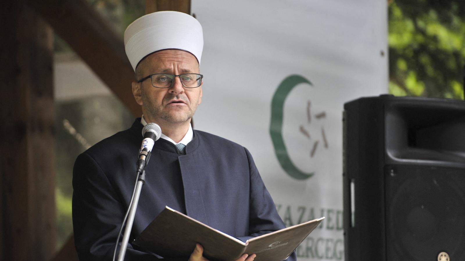 Salem Dedović helyi mufti vallási rendeletet adott ki a kulturális központ munkálatai ellen