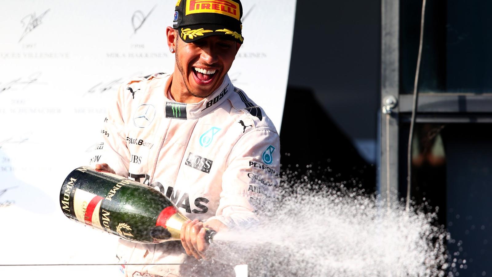 Lewis Hamilton a 150. futamán is pezsgőt bontana FOTÓ: EUROPORESS/GETTY IMAGES/MARK THOMPSON