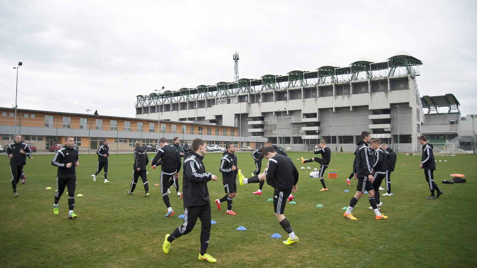 A Győri ETO FC labdarúgócsapata edz a győri ETO Parkban lévő edzőpályán 2015. március 31-én. MTI Fotó: Krizsán Csaba