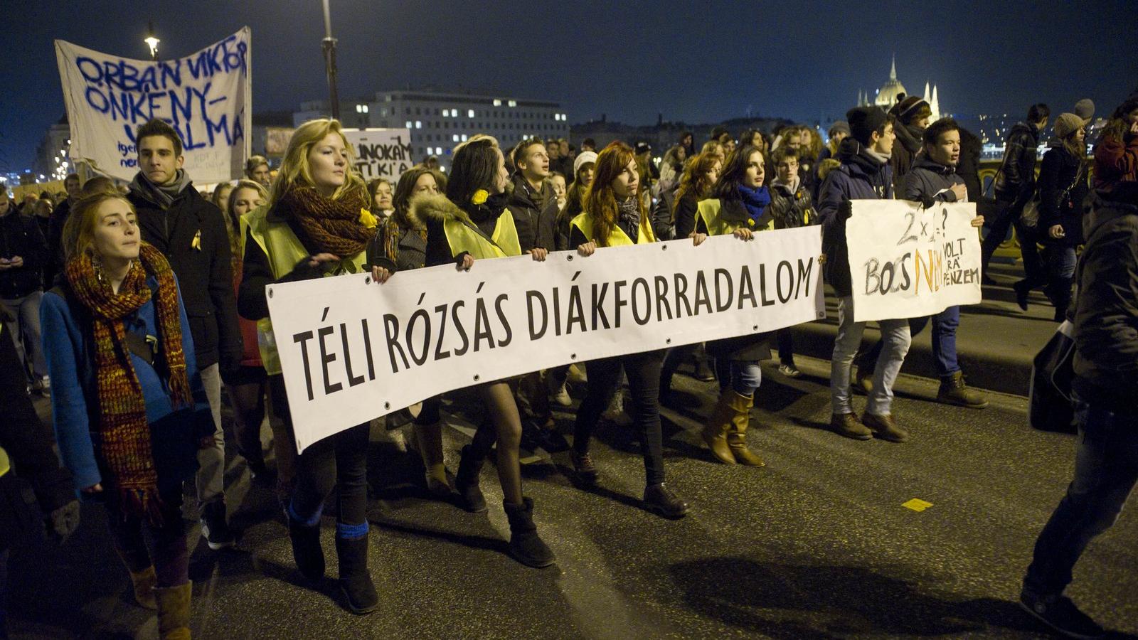 2012 decemberében a felsőoktatási hallgatók az Orbán-kormány tervei miatt utcára vonultak, és sikert értek el FOTÓ: Népszava