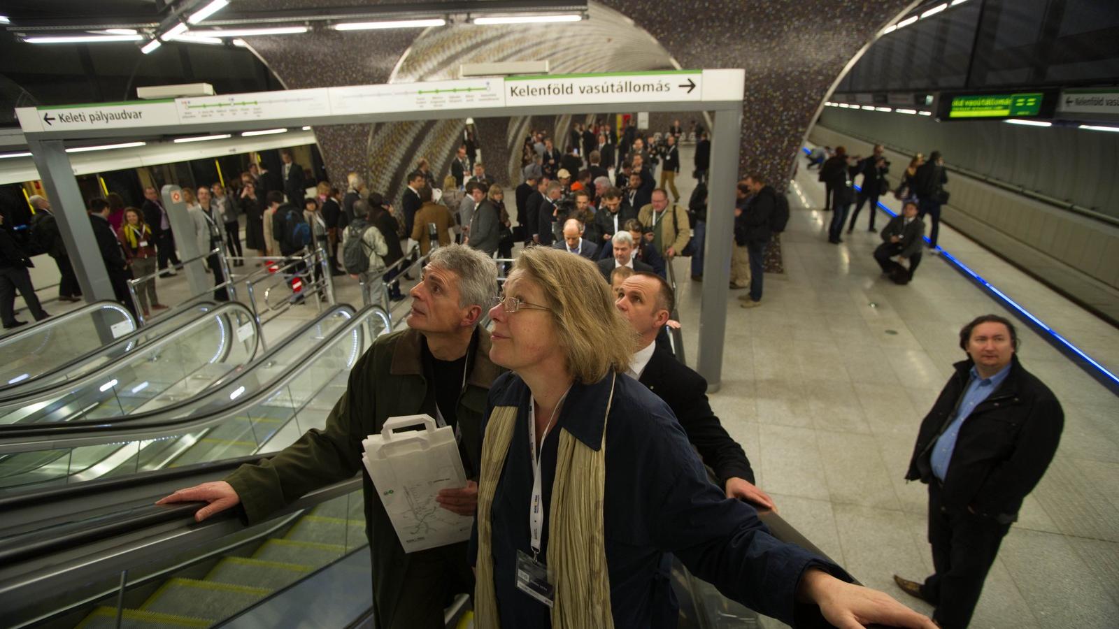  felvétel a 4-es metró megnyitása után készült. FOTÓ: Népszava