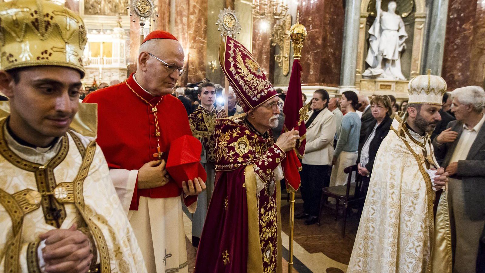 Erdő Péter bíboros és Nerszesz Bedrosz örmény katolikus pátriárka a budapesti Szent István-bazilikában május 23-án. MTI Fotó: Sz