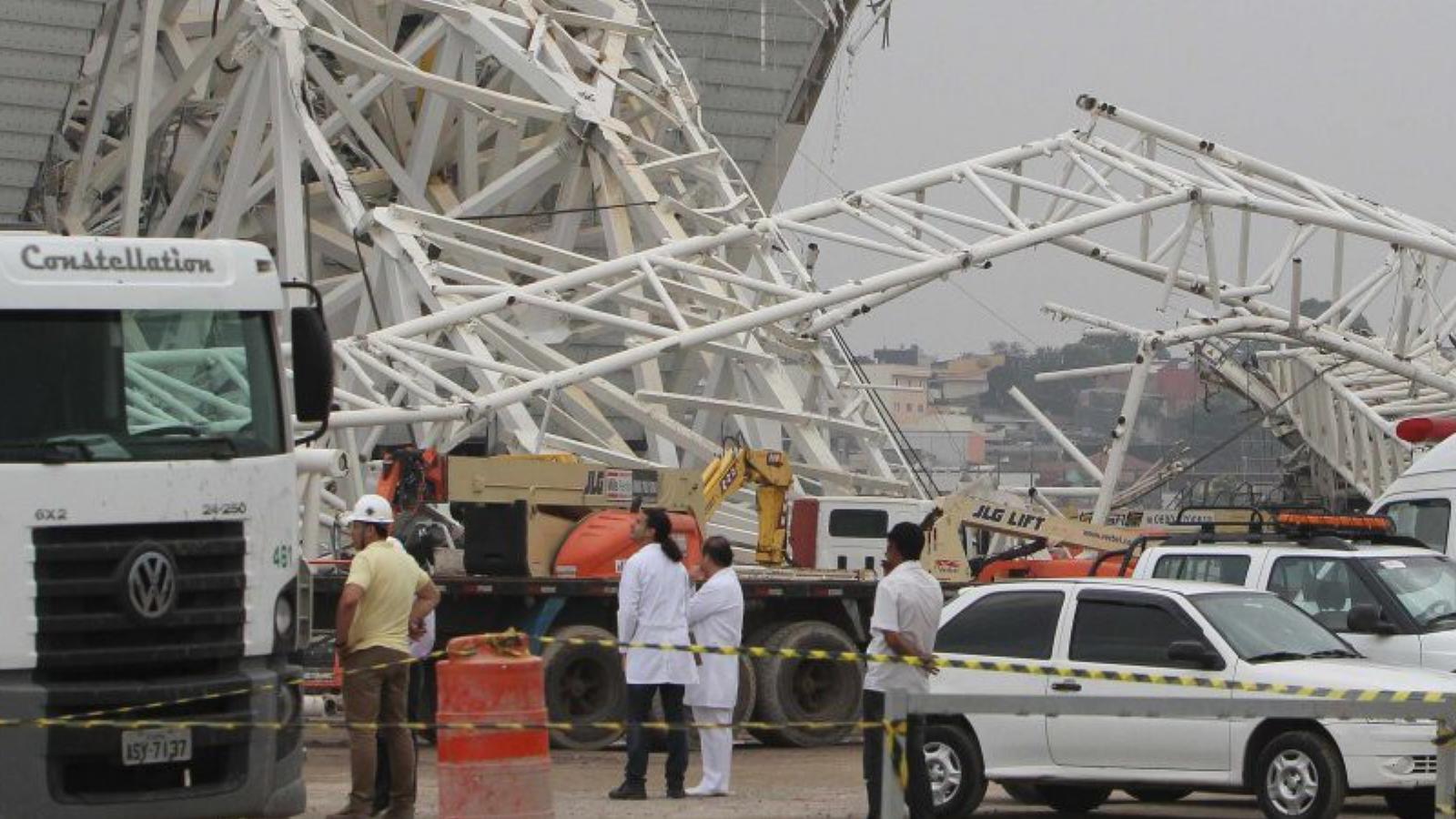 Nagy volt az ijedtség, de a szervezők szerint a Sao Pauló-i baleset nem hátráltatja a vb-nyitány stadionjának rekonstrukcióját F