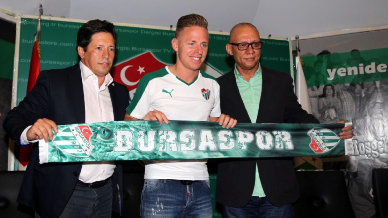 Sztárként fogadták Dzsudzsák Balázst a bursai sajtótájékoztatón FORRÁS: BURSASPOR HONLAPJA