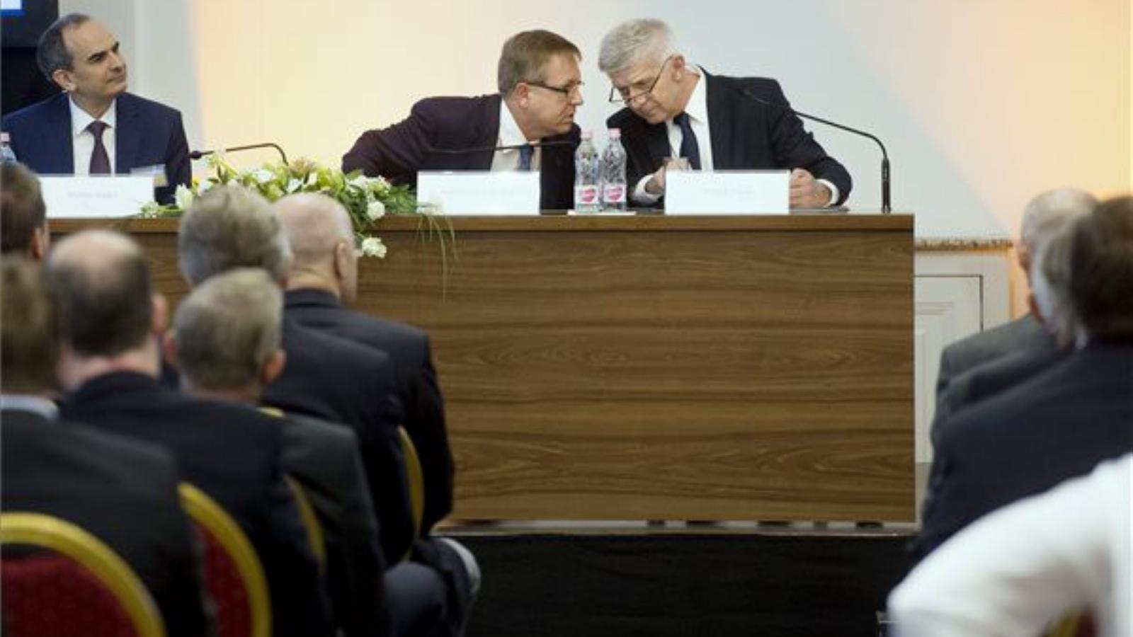 Erdem Basci, a török, Matolcsy György, a magyar és Marek Belka, a lengyel jegybank elnöke (b-j). MTI FOTÓ: Koszticsák Szilárd