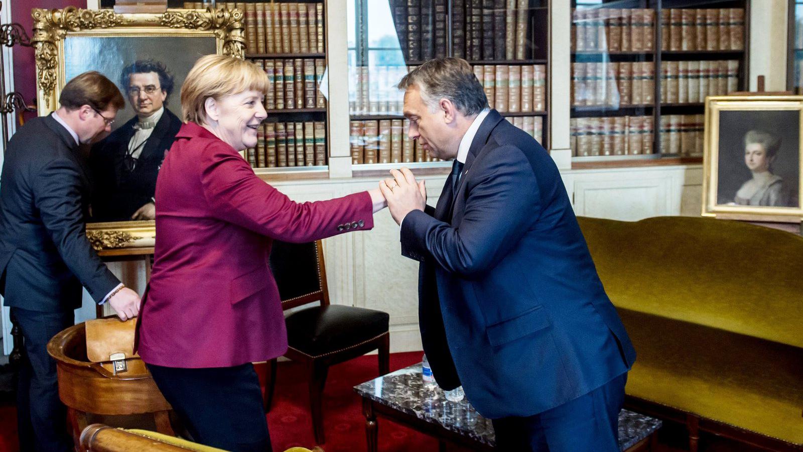 Orbán Viktor és Angela Merkel különtalálkozója az Európai Néppárt vezetőinek megbeszélése után Brüsszelben, a belga királyi akad