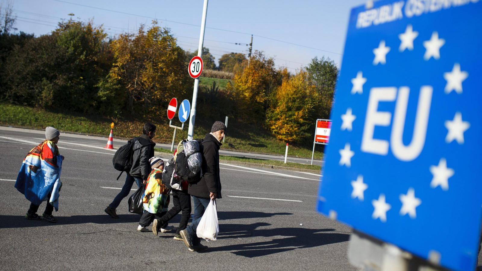 Migránsok az osztrák-szlovén határon. MTI Fotó: Varga György
