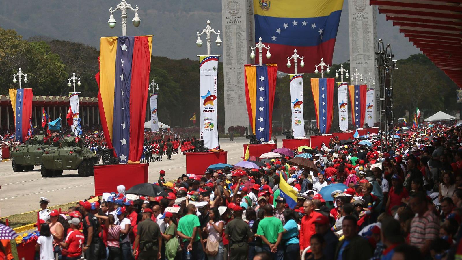 Chávezre emlékező parádé Caracasban. Ha szükséges, Maduro utcára viszi híveit FOTÓ: EUROPRESS/GETTY IMAGES/JOHN MOORE