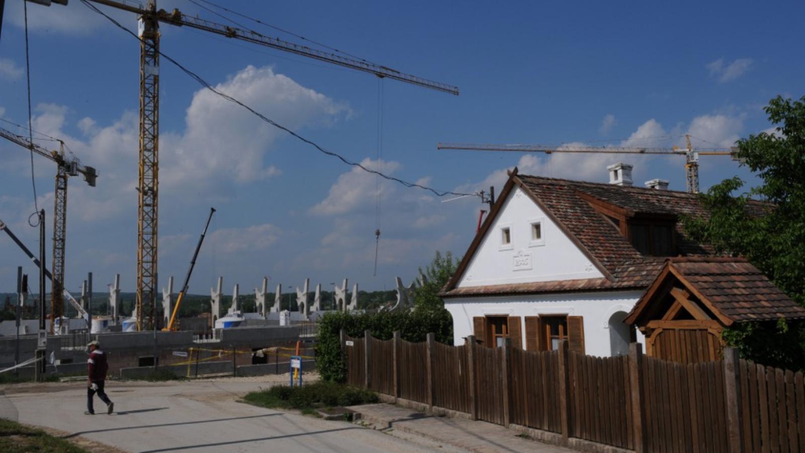 Kilátás - Stadion épül a "szomszédban".