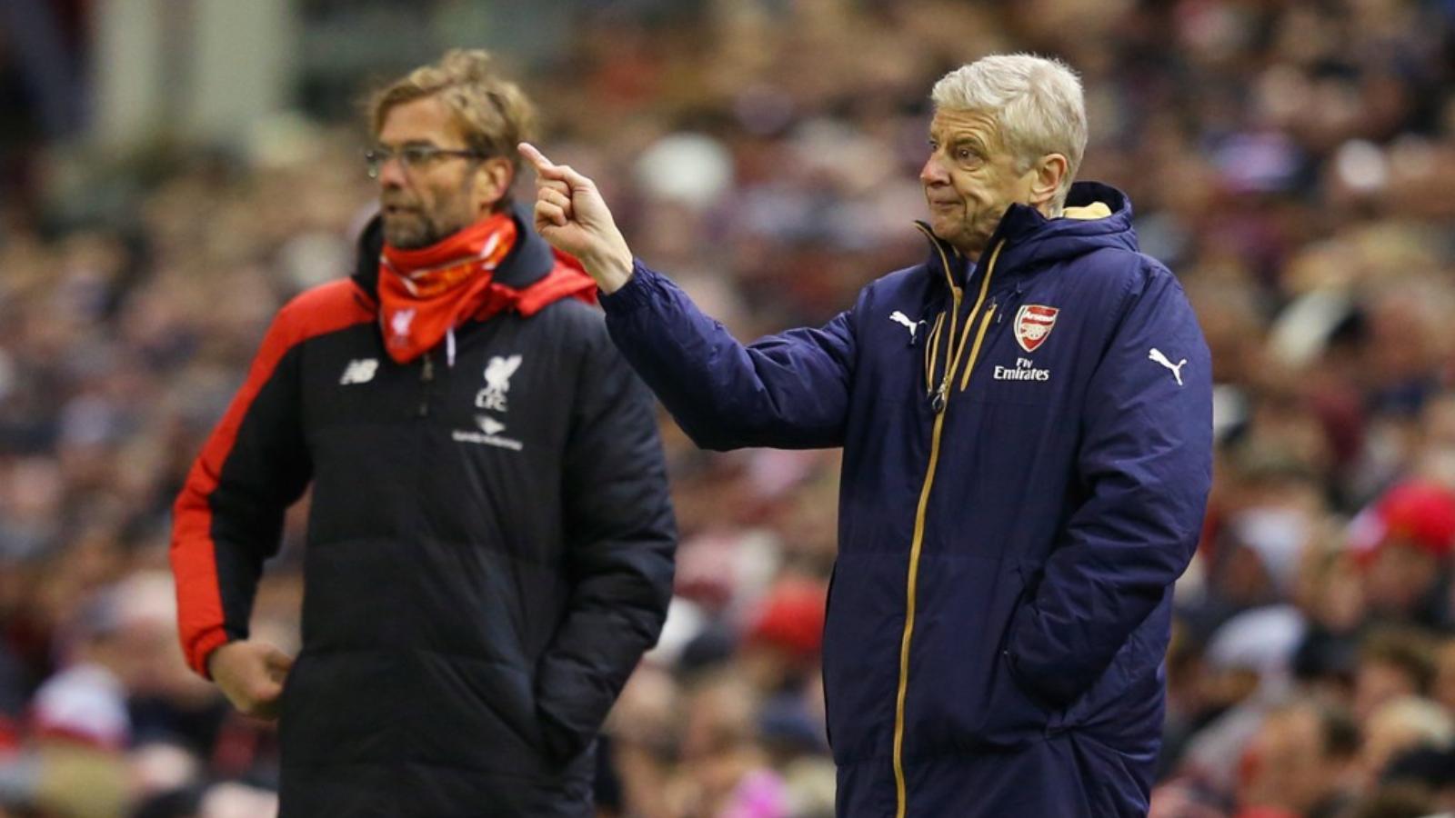 Wenger (jobbra) nyugtatta Kloppot FOTÓ: EUROPRESS/GETTY IMAGES/ALEX LIVESEY