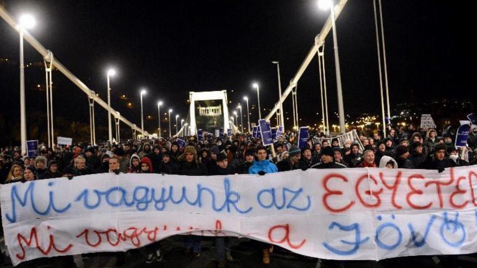 Tízezren vonultunk át Budapesten 2012-ben az oktatásért. Forrás: Facebook/Hallgatói Hálózat