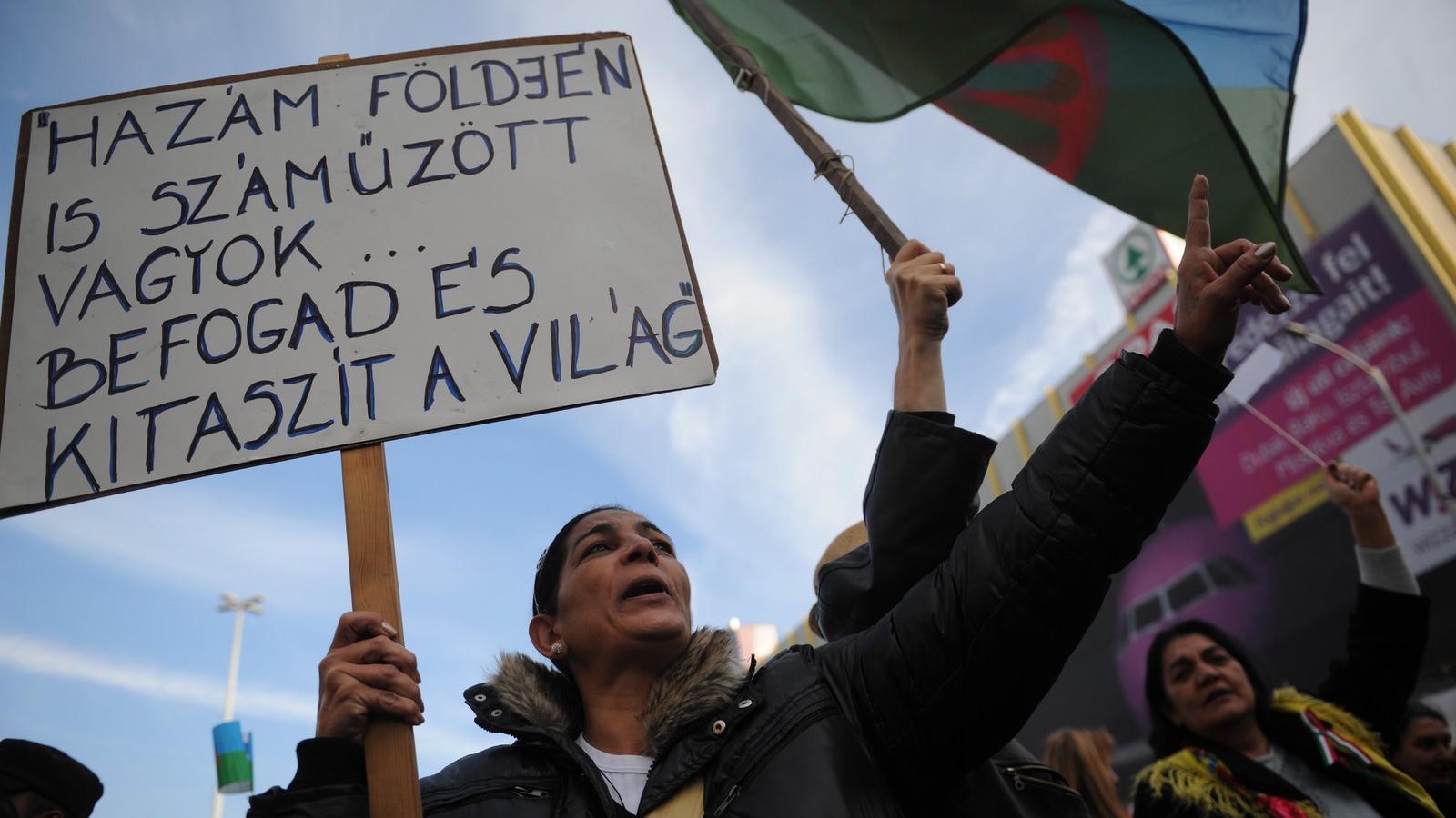 Felvonulók a Roma Büszkeség Napján, Budapesten, 2013 októberében. Fotó: Bielik István/Népszava