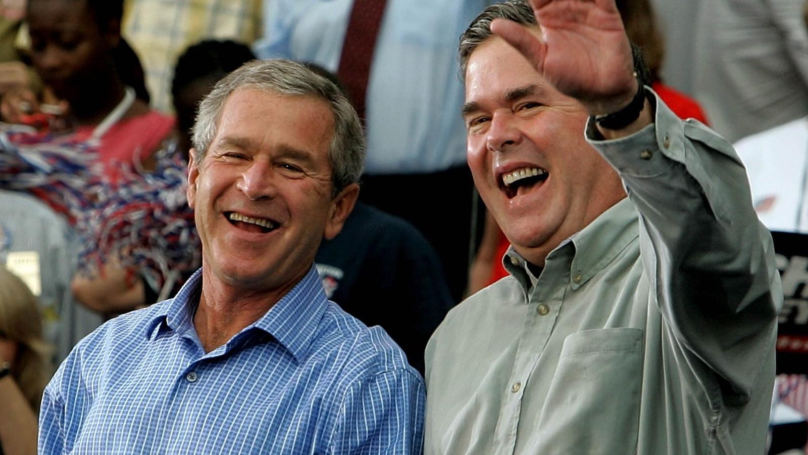 George W. Bush testvérével, Jeb Bush-sal. FOTÓ: Mark Wilson/Getty Images