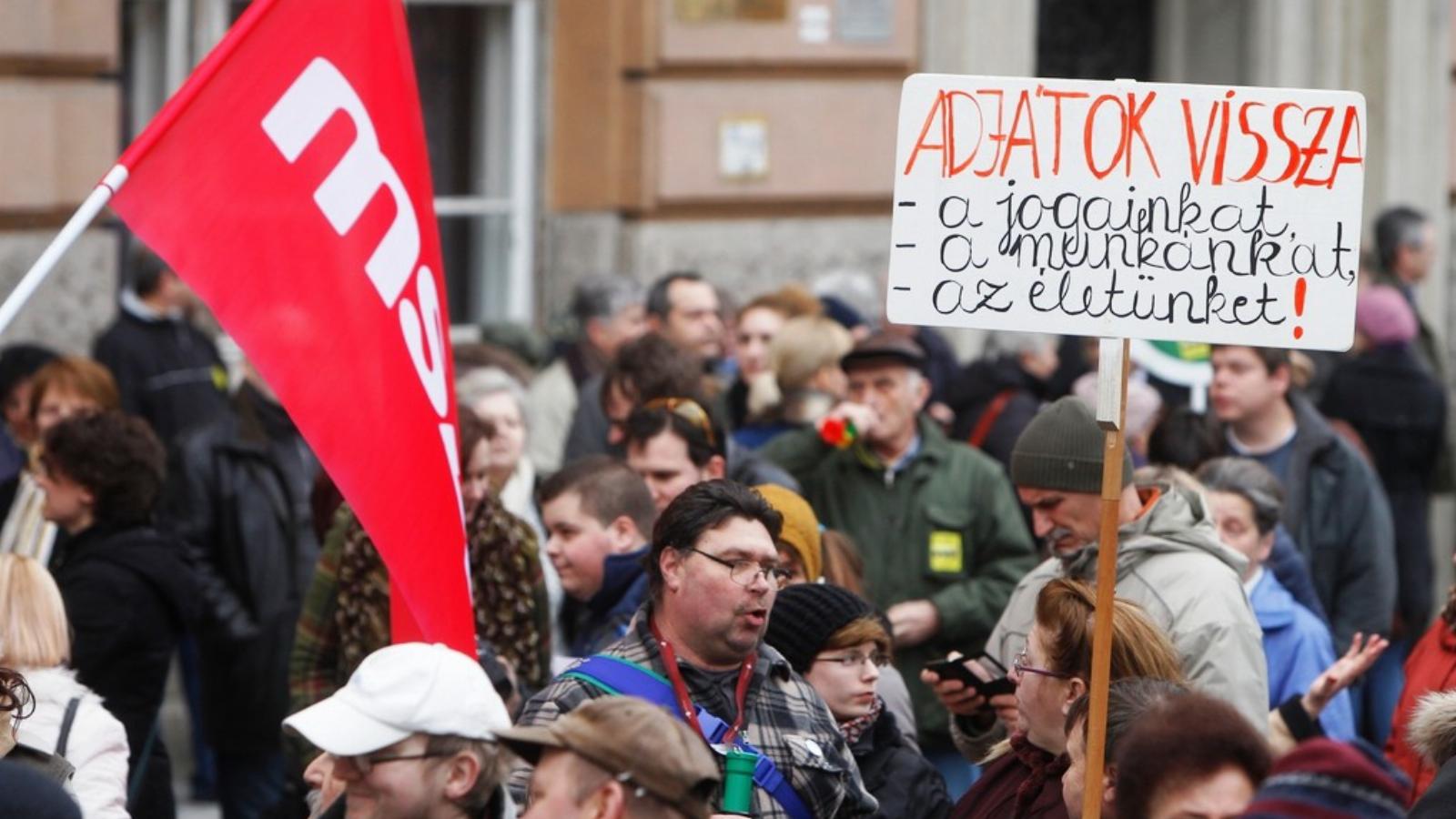 Tüntetett az ellenzék a Várkert Bazárnál. FOTÓ: Szalmás Péter/Népszava