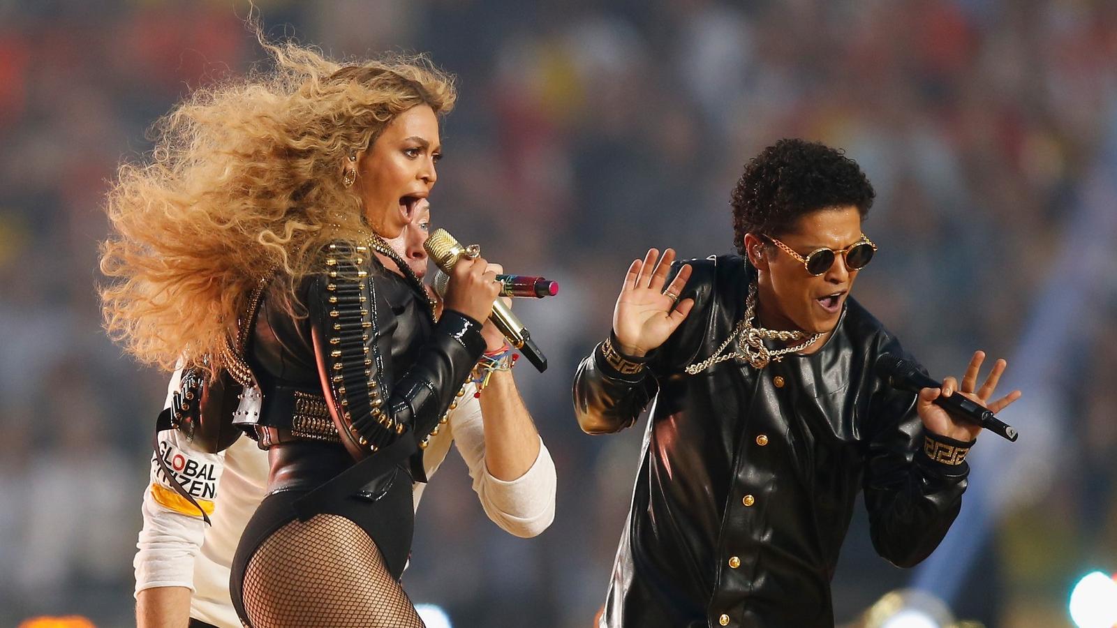  Beyonce és Bruno Mars az idei Super Bowl-on Fotó: Ezra Shaw/Getty Images 