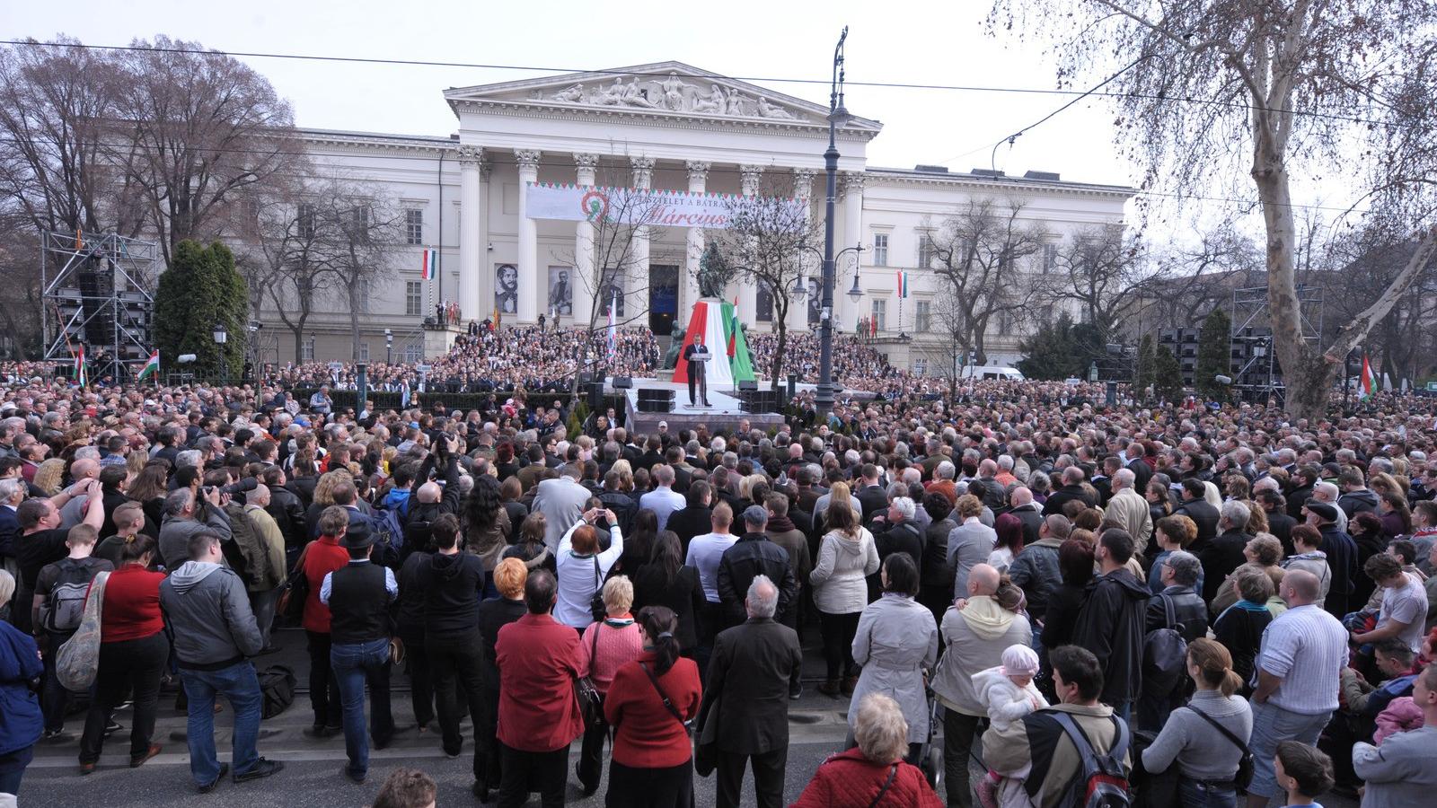 A tavalyi Múzeum kerti Orbán beszéd - Népszava fotó