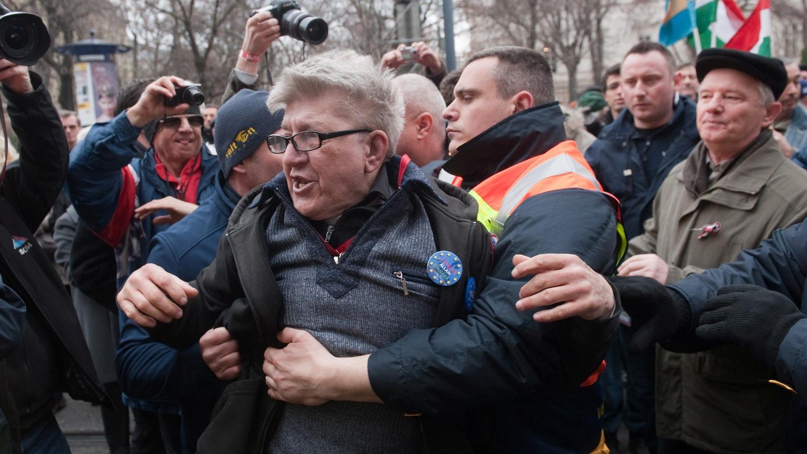 Tavaly is ellentüntetők zavarták meg Orbán Viktor beszédét, vélhetően ezért keményített idén be a TEK FOTÓ: TÓTH GERGŐ