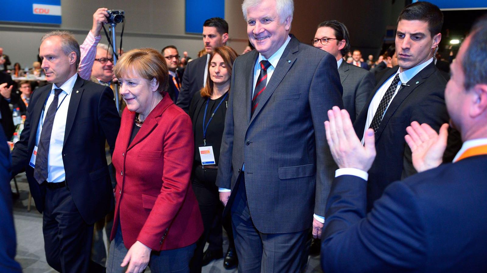 Vetélkedő szövetségesek – Merkel és Seehofer FOTÓ: EUROPRESS/GETTY IMAGES/THOMAS LOHNES