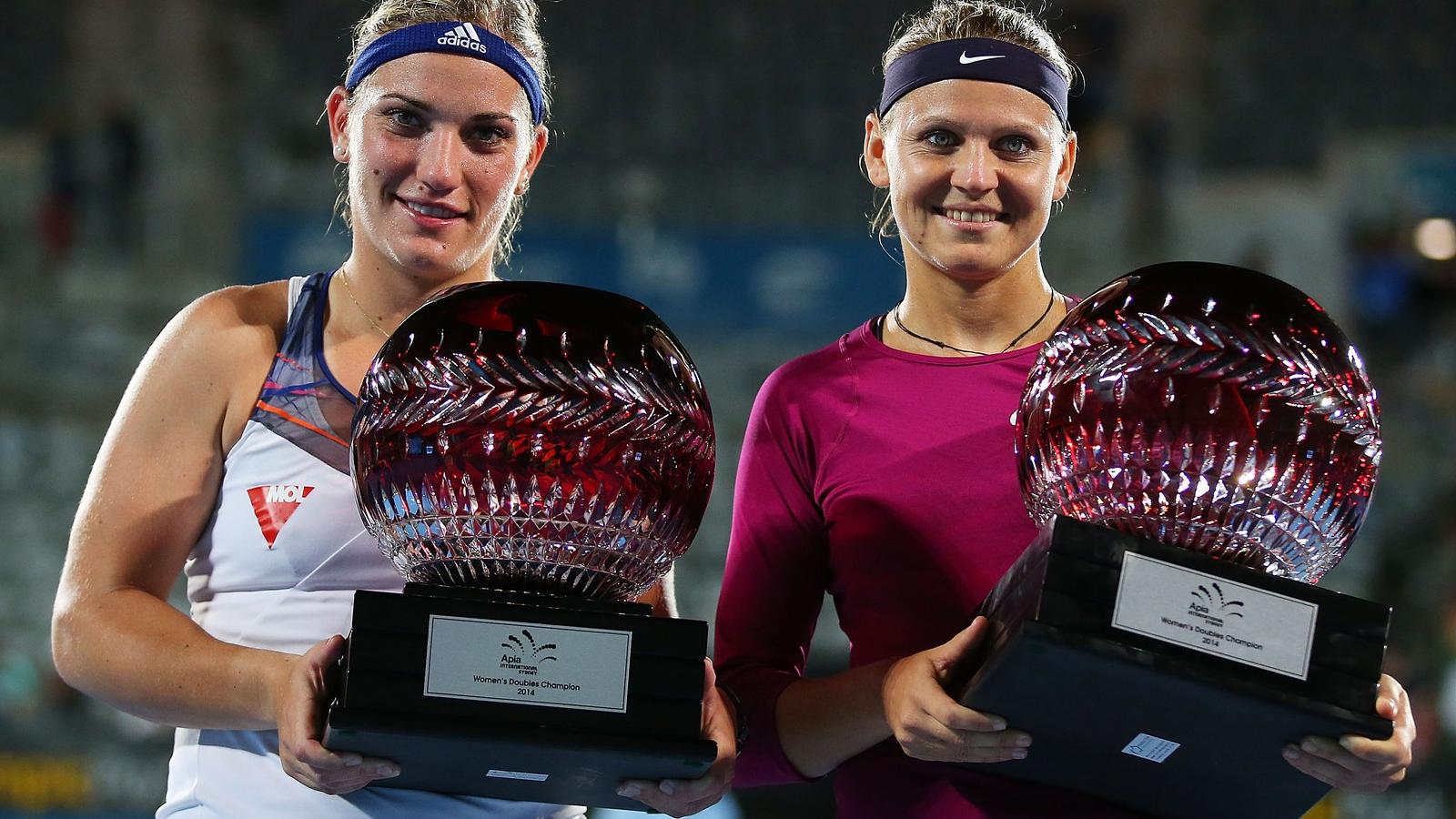 A két tornagyőztes: Babos Tímea (j) és a cseh Lucie
Safarova (b). Fotó: Europress/Getty Images