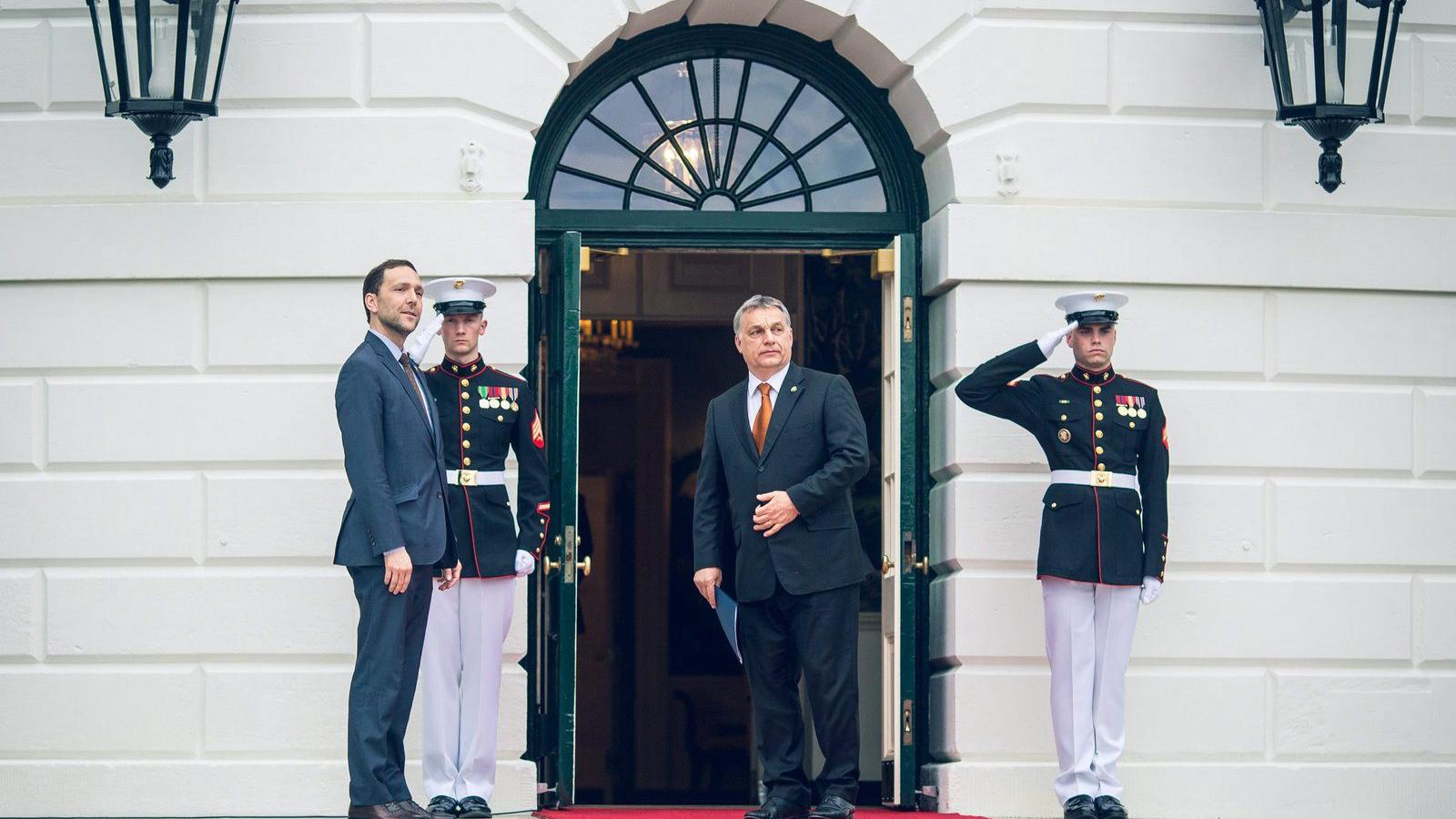  Orbán Viktor miniszterelnök érkezik a washingtoni Fehér Házba. MTI Fotó: Miniszterelnöki Sajtóiroda / Szecsődi Balázs