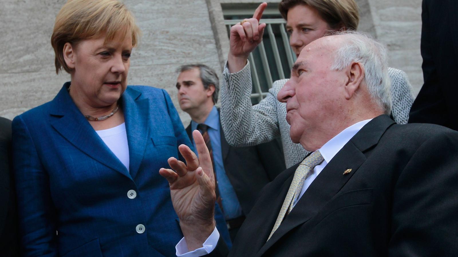 Helmut Kohl Merkellel egy korábbi felvételen. FOTÓ: Sean Gallup/Getty Images