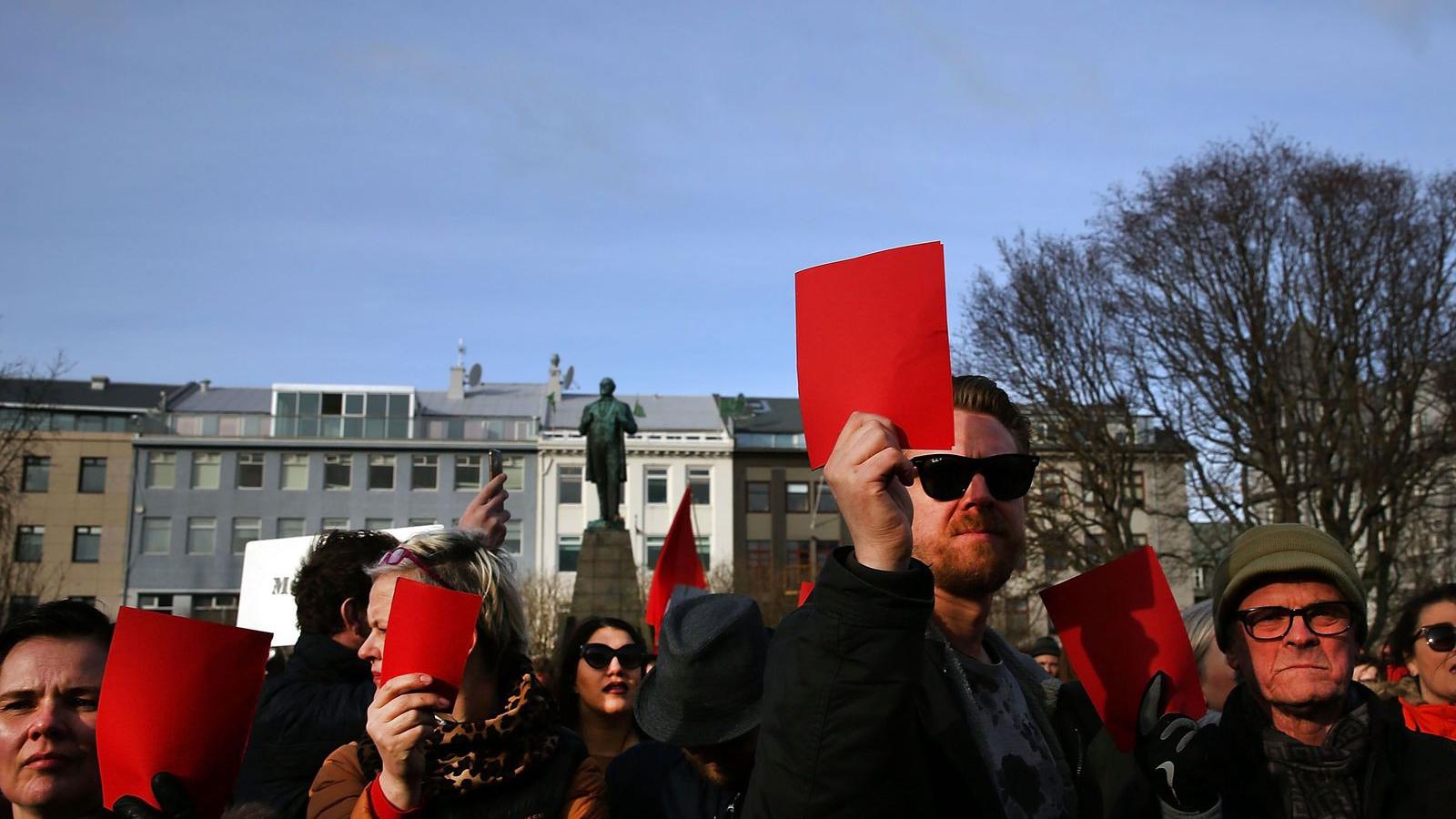 Piros lapot mutattak a kormányfőnek, leszállították a pályáról FOTÓ: EUROPRESS/GETTY IMAGES/SPENCER PLATT