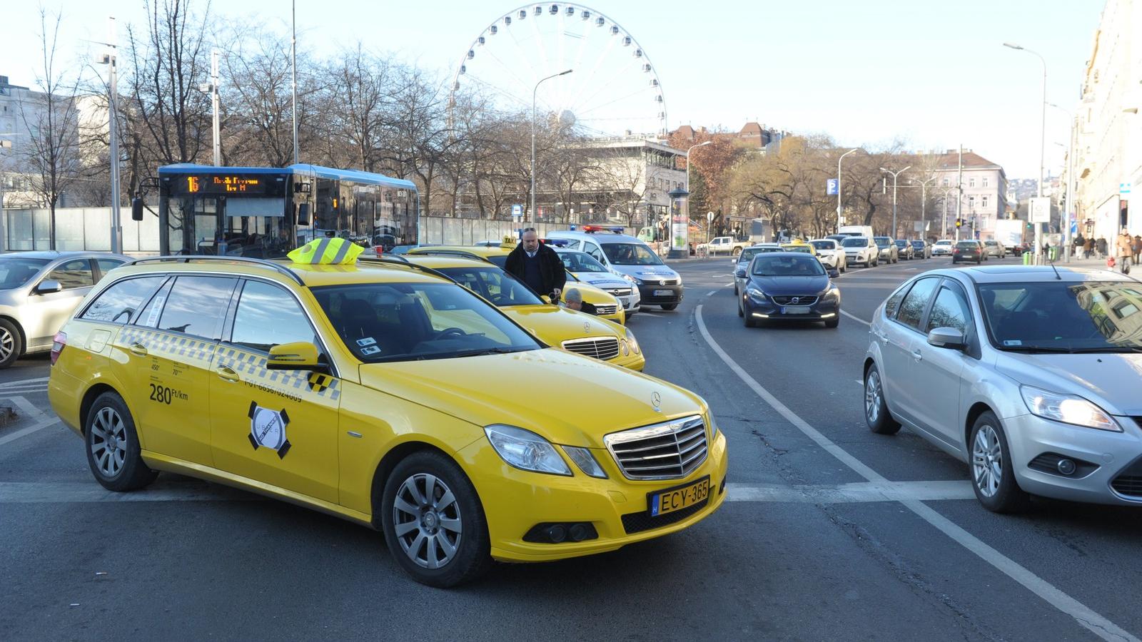 Korábbi taxis demonstráció Budapesten. FOTÓ: Vajda József/Népszava