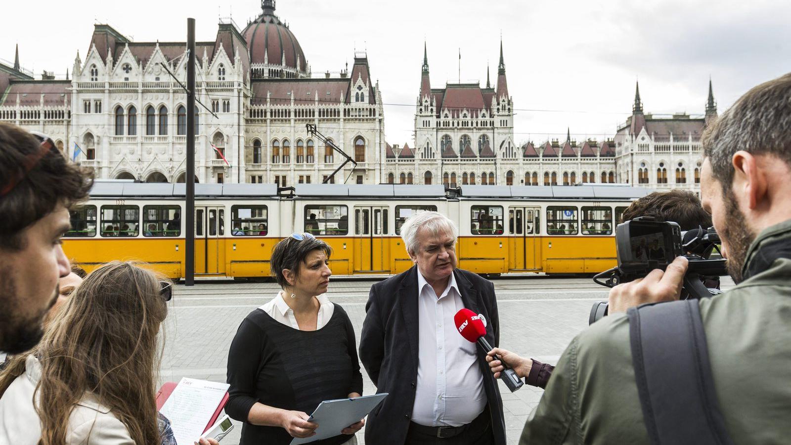 A Tanítanék mozgalom sajtótájékoztatója Budapesten Törley Katalinnal és Nahalka István oktatáskutatóval. MTI Fotó: Szigetváry Zs