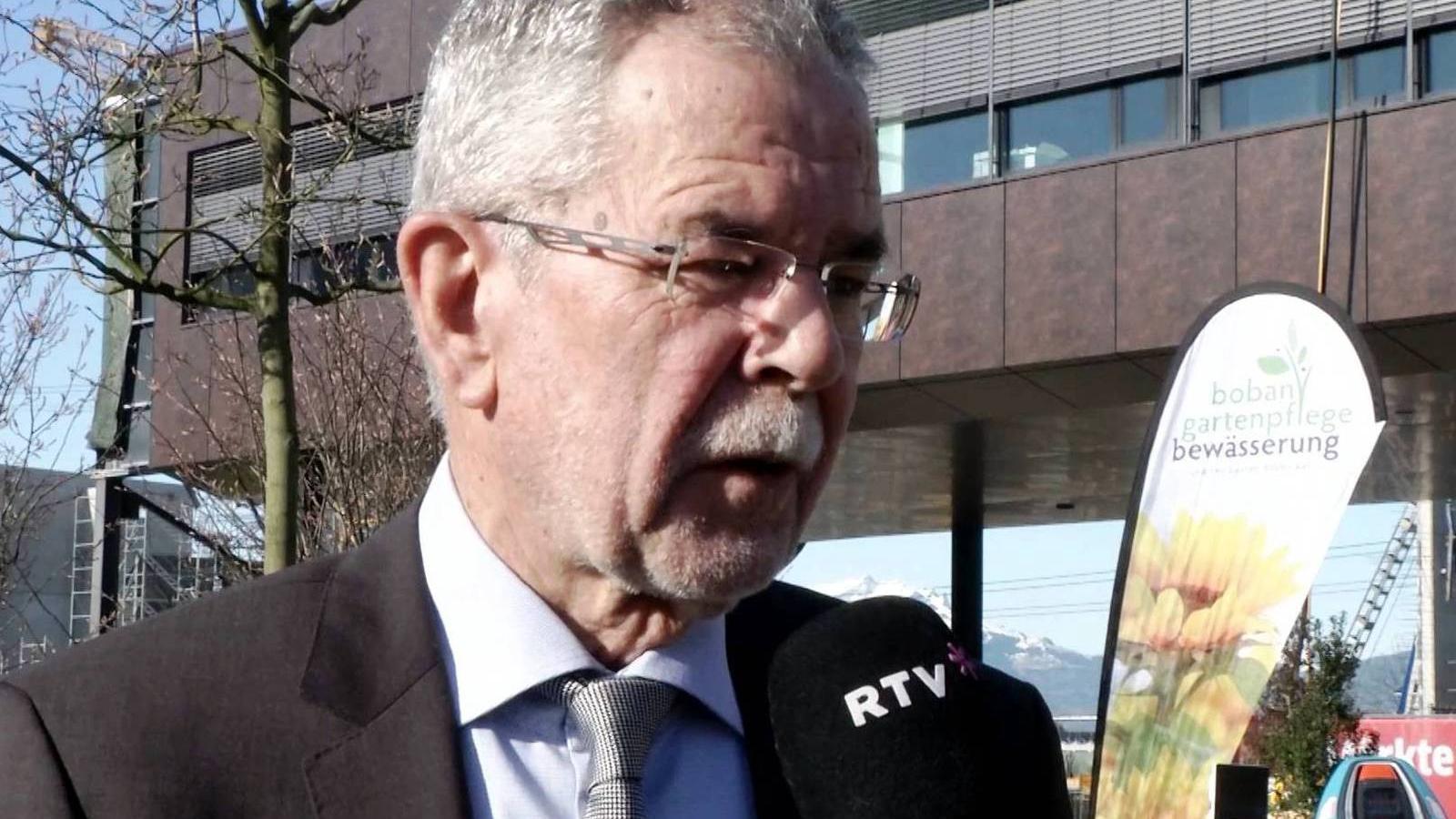 Alexander Van der Bellen egy hajszállal talán esélyesebb arra, hogy beköltözzön a Hofburgba FORRÁS: YOUTUBE