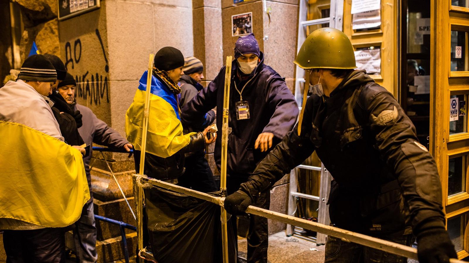 Egy tüntetőnek csuklótól amputálni kellett a kezét, három másiknak pedig a szemgolyóját távolították el az orvosok Kijevben. Fot