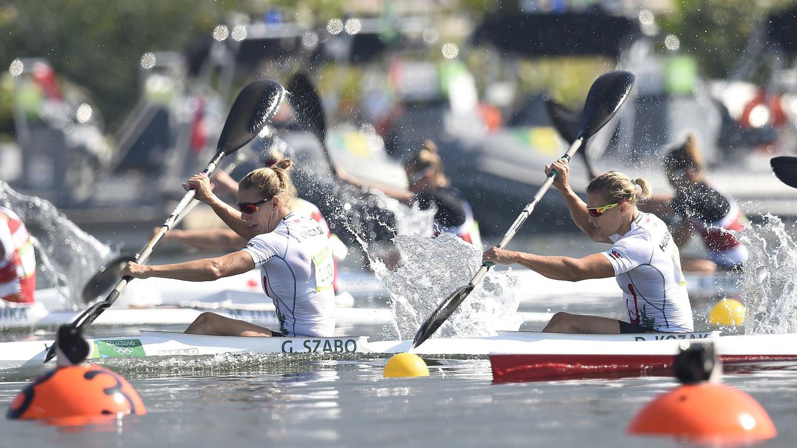 Szabó Gabriella és Kozák Danuta a női kajak kettesek 500 méteres versenyének még az előfutamában - MTI Fotó: Kovács Tamás