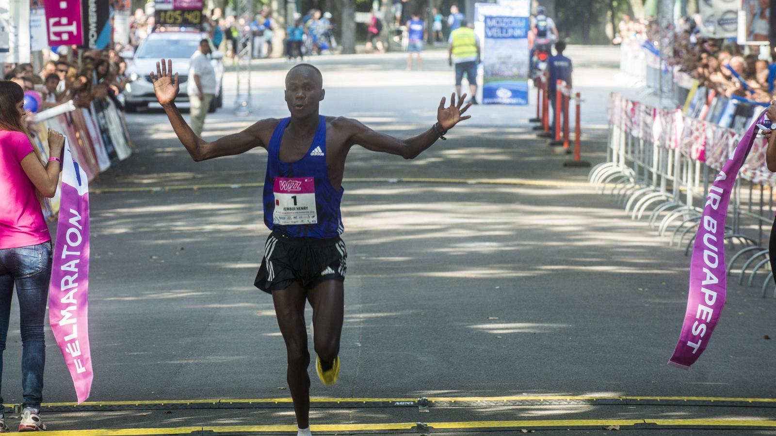 A kenyai Henry Kemboi érkezik a célba a 31. Wizz Air Budapest Félmaratonon 2016. szeptember 11-én. MTI Fotók: Kallos Bea