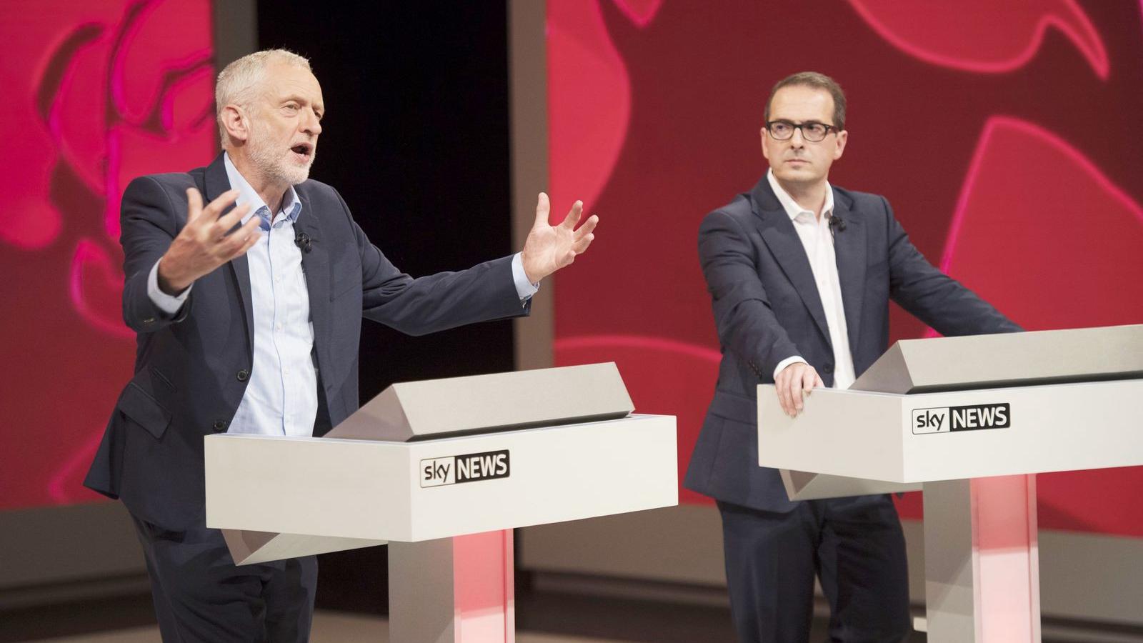 Jeremy Corbyn és Owen Smith a legutolsó tévévitán. A Labour-nak 106 helyen kellene fordítani - Fotó: Getty Images