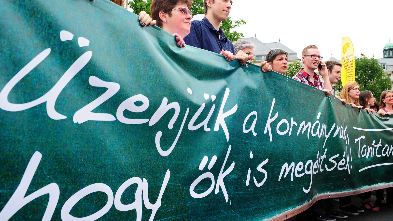 A mozgalom júniusi demonstrációján még Pukli Istvánnal  - Népszava fotó