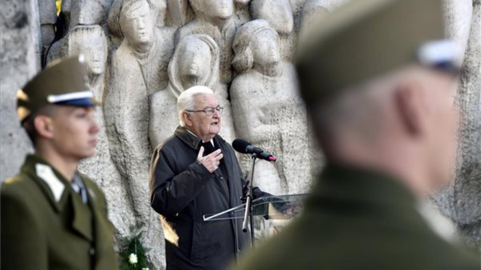 Megemlékezés a Műegyetem rakparton lévő emlékműnél. A szónok Boross Péter volt miniszterelnök MTI Fotó: Máthé Zoltán